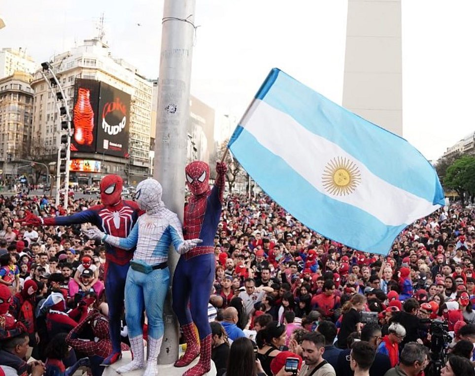 Αργεντινή: Εκατοντάδες Spiderman «πλημμύρισαν» το Μπουένος Άιρες – ΒΙΝΤΕΟ