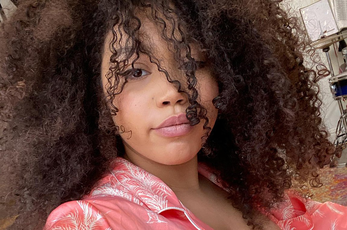 Ruby Barker: Η σταρ του Bridgerton κατακεραυνώνει τη Shondaland