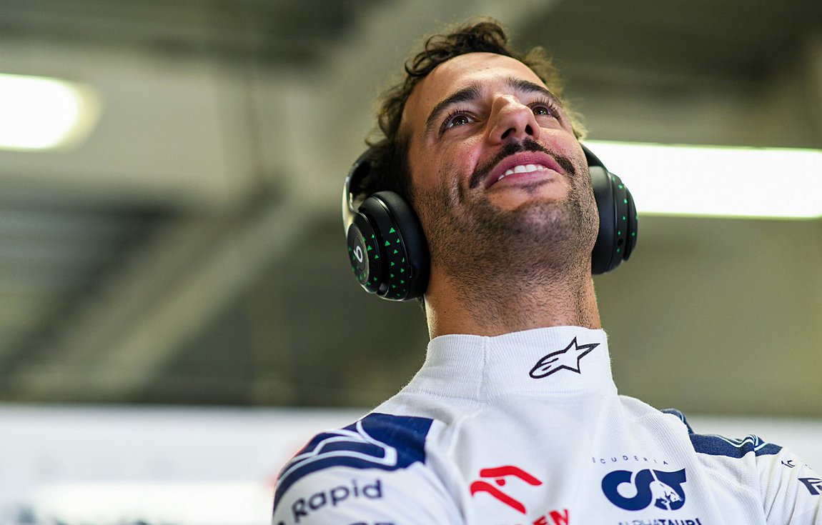 F1: To τυχερό μουστάκι του Ρικάρντο!