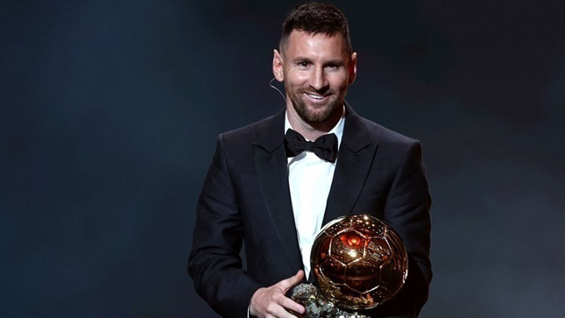 «Χρυσή Μπάλα»: Μόνος του και όλοι τους…