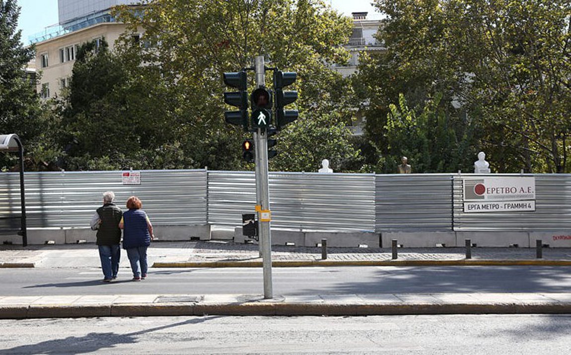 Αττικό Μετρό: Κλαδεύονται και θα μεταφυτευτούν τα δέντρα της Πλατείας Εξαρχείων