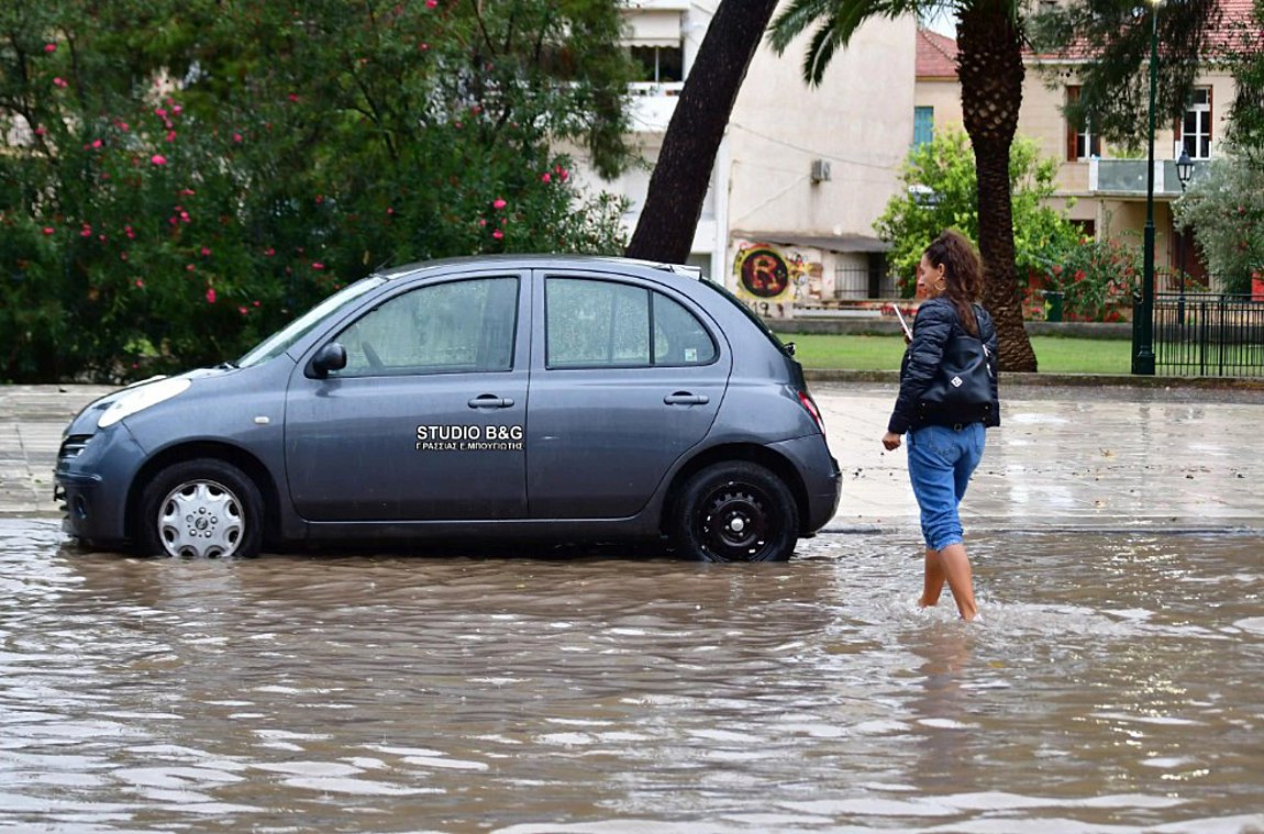 Αργολίδα: Καταιγίδα με δυνατό αέρα και βροχή – Έπεσαν δέντρα – Πλημμύρησαν δρόμοι – ΕΙΚΟΝΕΣ