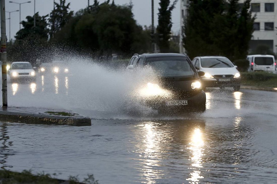 Οδήγηση στη βροχή: τι πρέπει να προσέχουμε