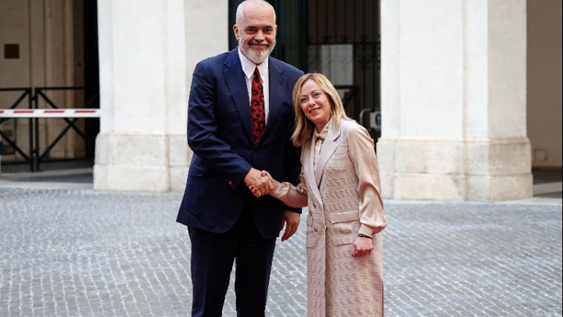 Συμφωνία Ιταλίας-Αλβανίας για το μεταναστευτικό: Πολέμιοι και υποστηρικτές