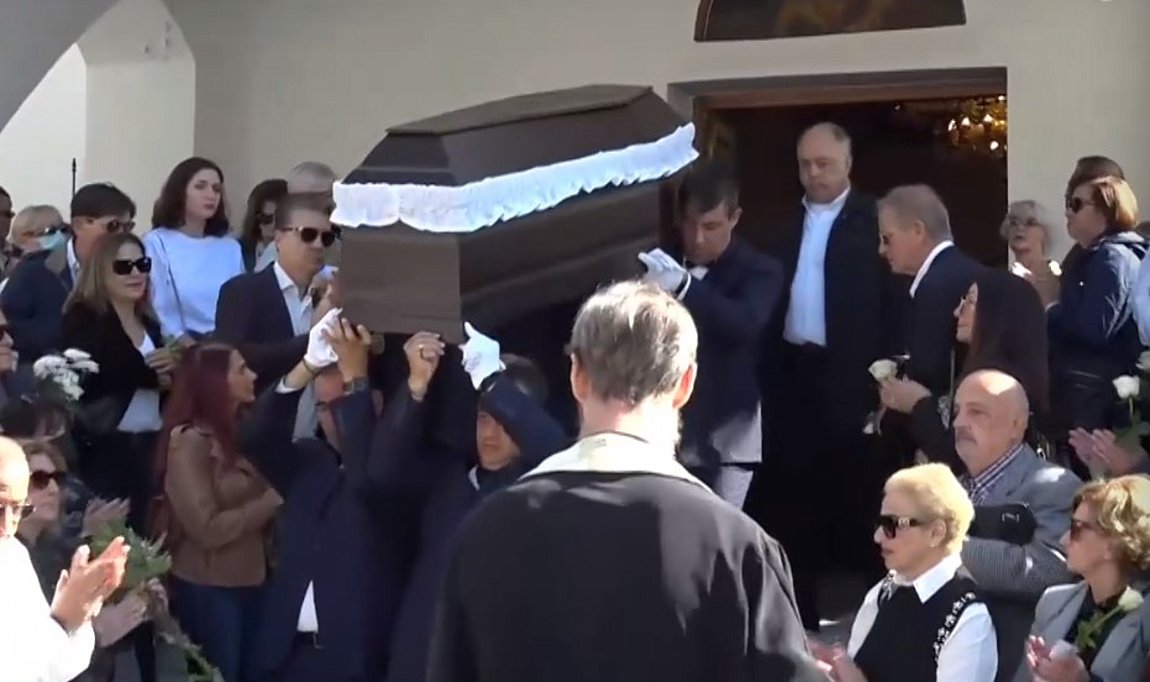 Κάτια Νικολαΐδου: Ανείπωτος θρήνος στο τελευταίο «αντίο» για την ηθοποιό