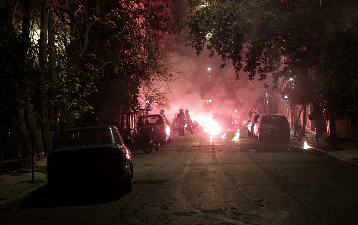 Εξάρχεια: Δύο συλλήψεις για επιθέσεις χθες βράδυ σε αστυνομικές δυνάμεις