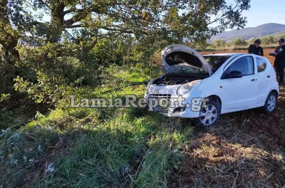 Τροχαίο στη Φθιώτιδα: Αυτοκίνητο προσγειώθηκε σε χωράφι μετά από τούμπες – ΕΙΚΟΝΕΣ