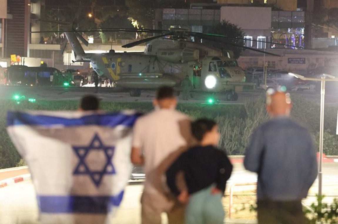 Καθυστερεί η απελευθέρωση ομήρων – Διαπραγματεύσεις της τελευταίας στιγμής – Δείτε LIVE