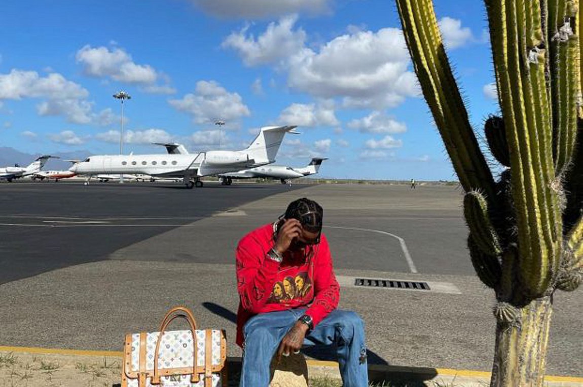 Travis Scott: Η αντίδραση του ράπερ όταν θαυμαστής ανέβηκε στη σκηνή