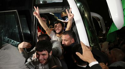 Μεσανατολικό: Απελευθερώνονται 12 όμηροι της Χαμάς και 30 Παλαιστίνιοι που κρατούνταν σε ισραηλινές φυλακές
