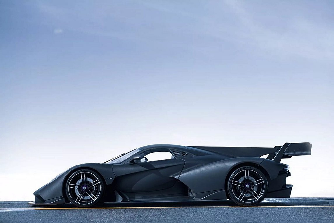 Rosa LM GT: Το νέο υπερόπλο της Ρωσίας πατάει άσφαλτο