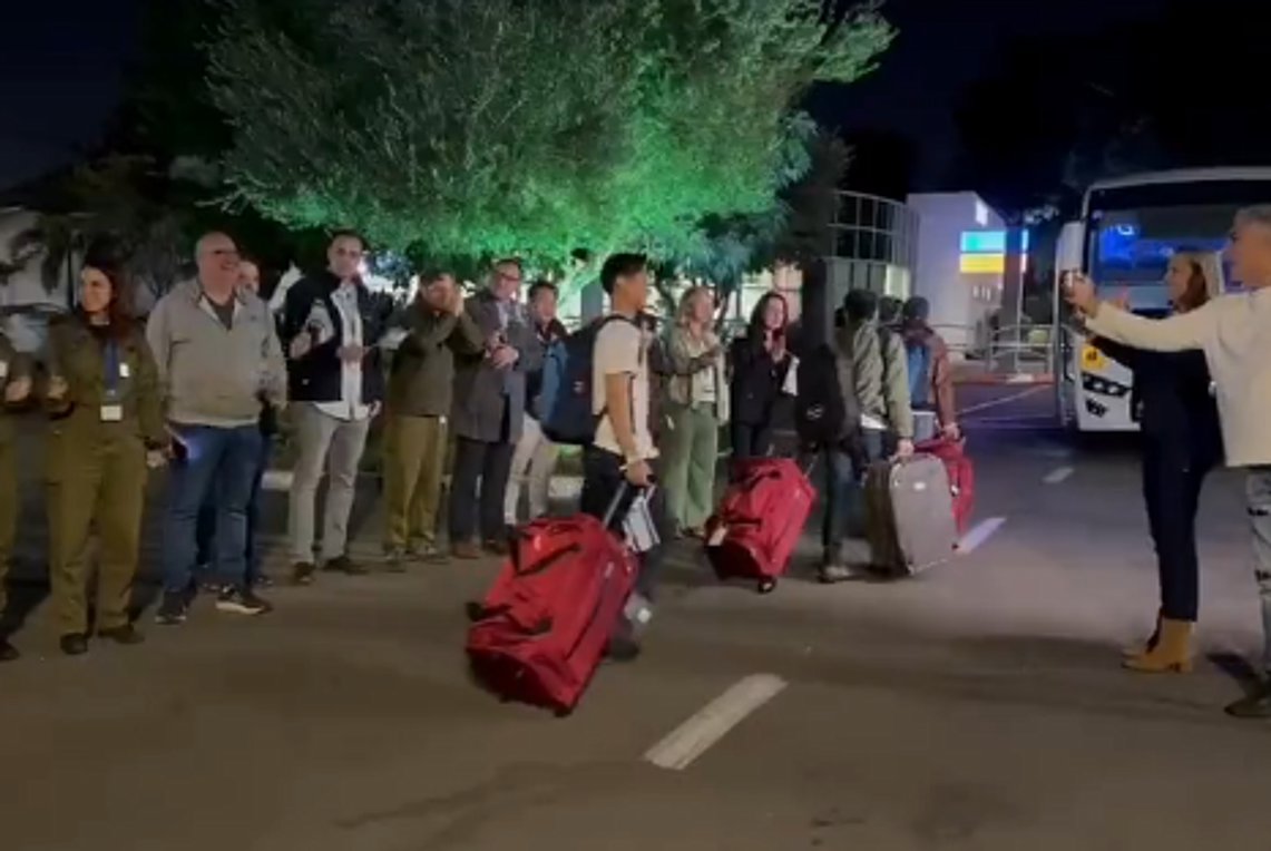 Μεσανατολικό: Η Χαμάς απελευθέρωσε 14 ομήρους, δέκα Ισραηλινούς και τέσσερις Ταϊλανδούς