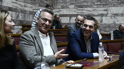 Στήριξη Τσίπρα σε Κασσελάκη - Παρών στην πρώτη ομιλία του προέδρου του ΣΥΡΙΖΑ στην ΚΟ μετά τη διάσπαση 
