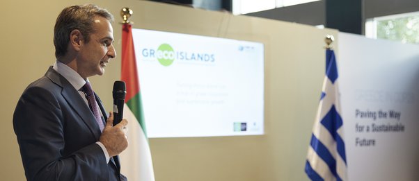 Μητσοτάκης από Ντουμπάι: Ο Πόρος μετασχηματίζεται σε «πράσινο» νησί
