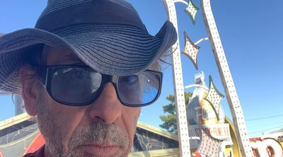 Tim Burton: Τέλος στα γυρίσματα του «Σκαθαροζούμη 2» – Το μήνυμα του σκηνοθέτη