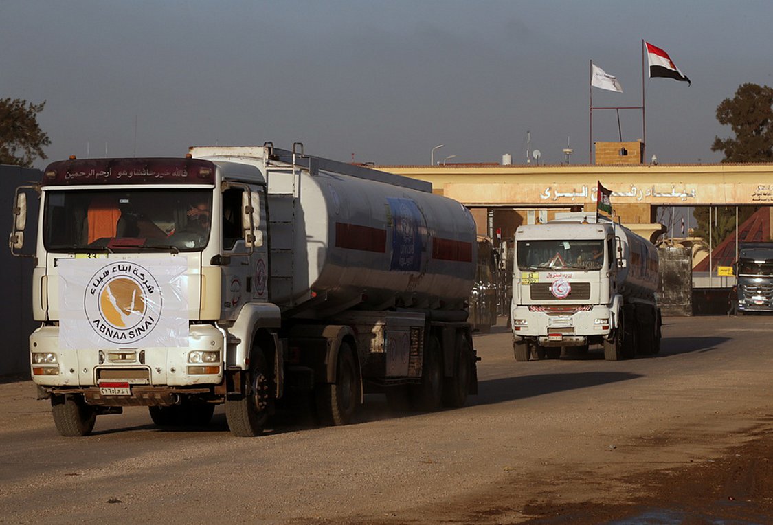 Έφτασαν στην Αίγυπτο τα αεροσκάφη που μεταφέρουν ανθρωπιστική βοήθεια στη Γάζα