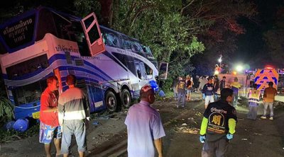 Ταϊλάνδη: Τουλάχιστον 14 νεκροί, 32 τραυματίες σε τροχαίο με διώροφο λεωφορείο