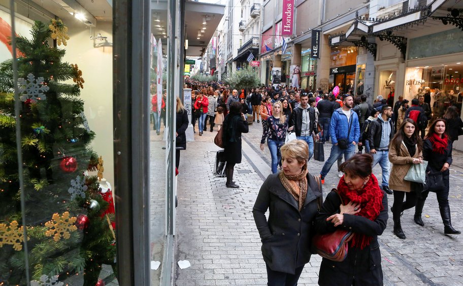 Εορταστική αγορά: Κορυφώνεται η κίνηση – Το ωράριο των καταστημάτων σήμερα 