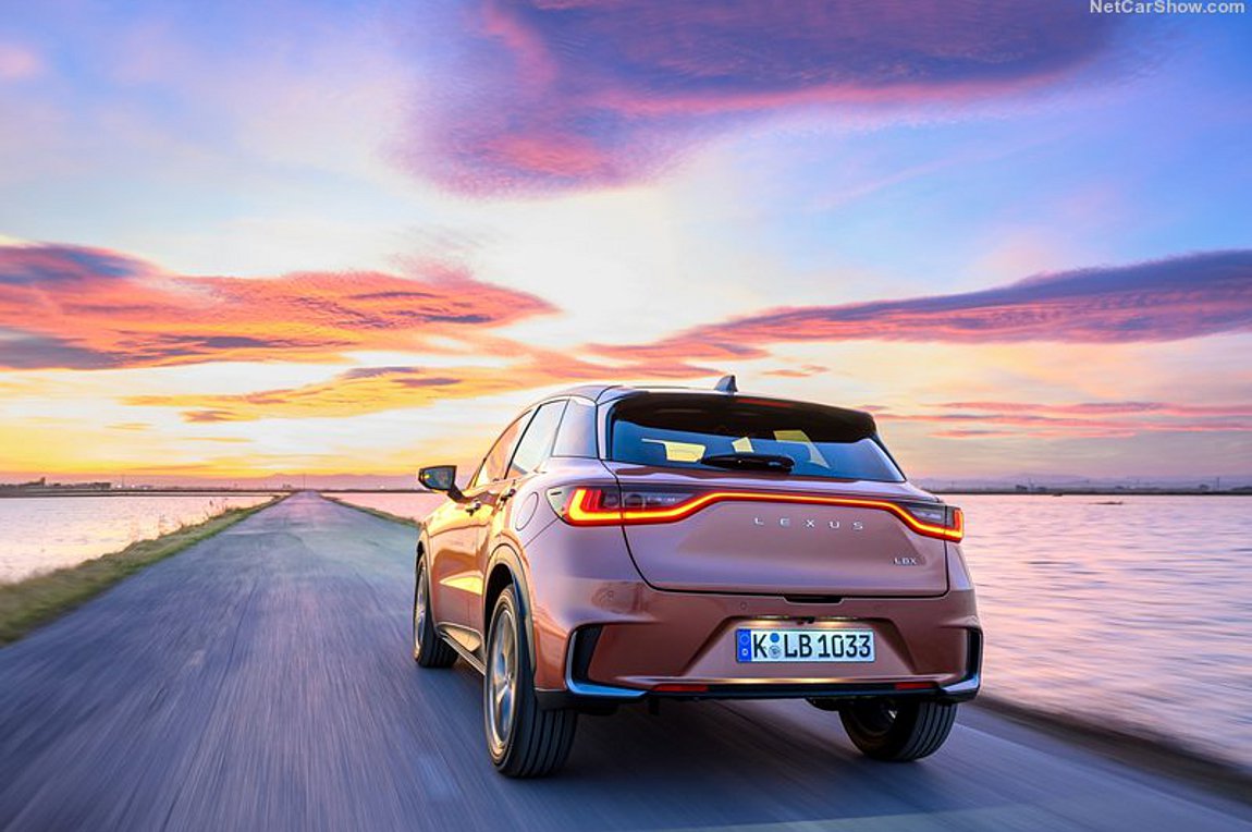 Οδηγούμε το νέο Lexus LBX στην Ισπανία