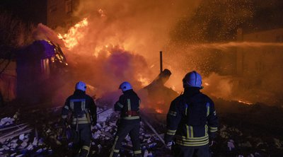 Ουκρανία: Τουλάχιστον 28 άμαχοι τραυματίστηκαν από ρωσικό βομβαρδισμό σε πολυώροφο κτίριο στο Χάρκοβο