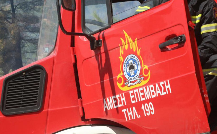 Πυρκαγιά στο λιμάνι της Θεσσαλονίκης - Κάηκαν τρία φορτηγά