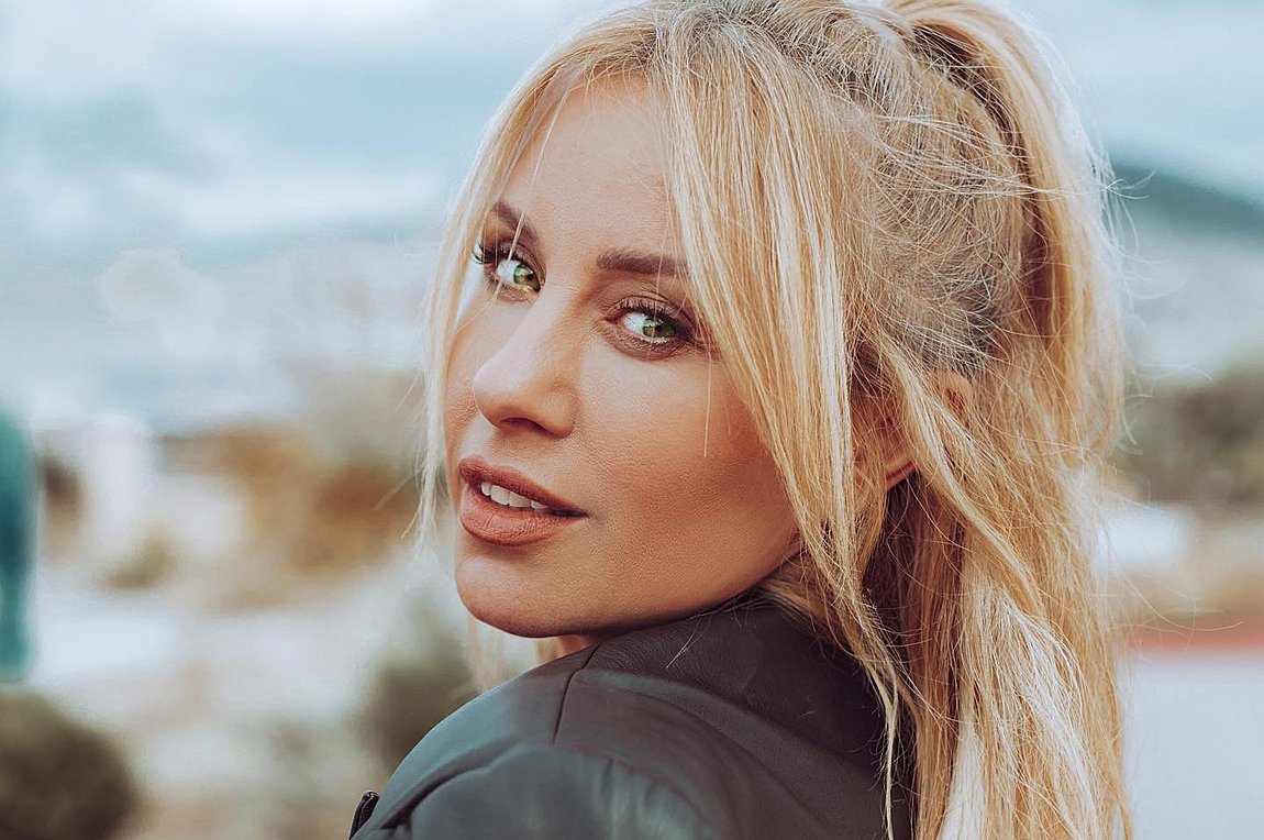 Γωγώ Μαστροκώστα: Εκδρομή στο Ναύπλιο με άψογο στυλ