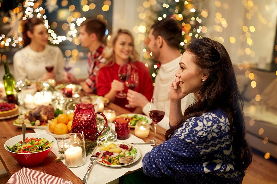 3 σπιτικά γιατροσόφια που θα σας βοηθήσουν αν πιείτε και φάτε πολύ
