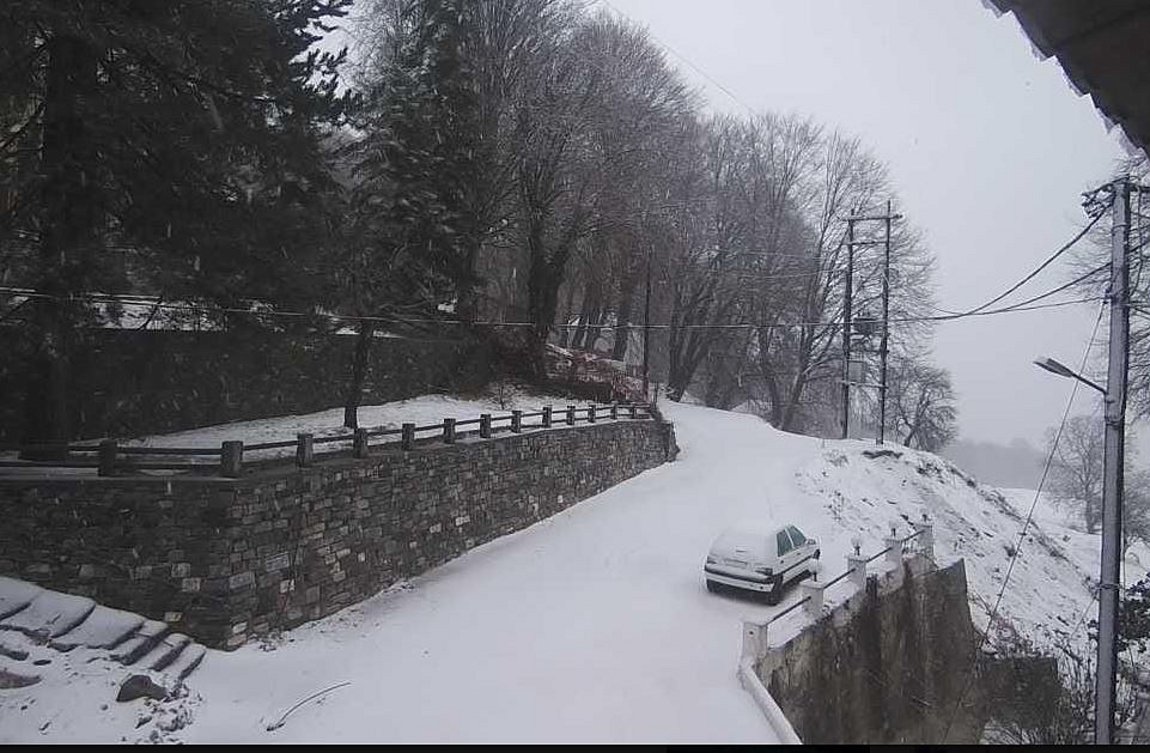 Βόλος: Χιονίζει στο Πήλιο και στα Χάνια