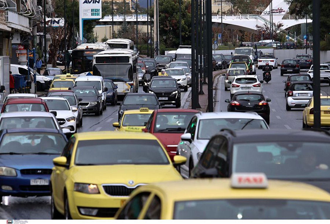 LIVE: Σε ποιους δρόμους είναι πολύ αυξημένη η κίνηση
