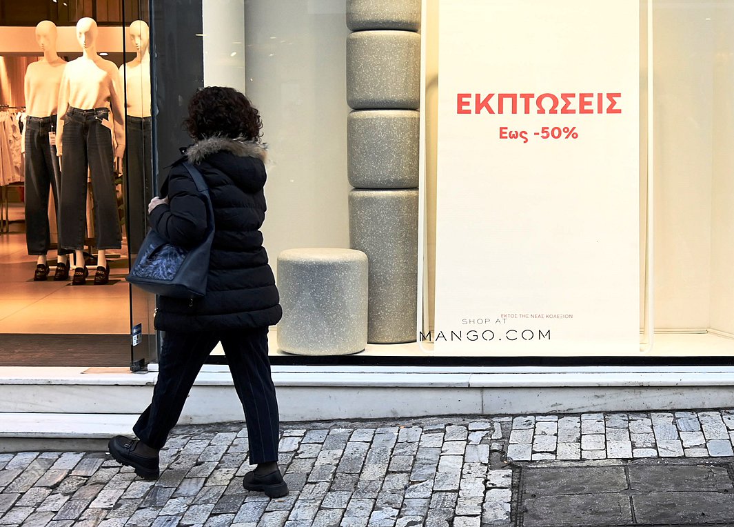 Ανοιχτά σήμερα τα καταστήματα – Σε ρυθμούς εκπτώσεων η αγορά