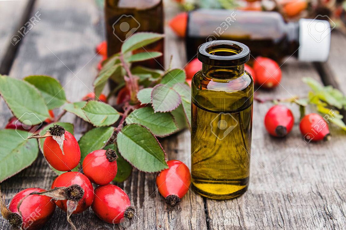 Έλαιο άγριου τριαντάφυλλου: Είναι το μυστικό για λεία και λαμπερή επιδερμίδα;