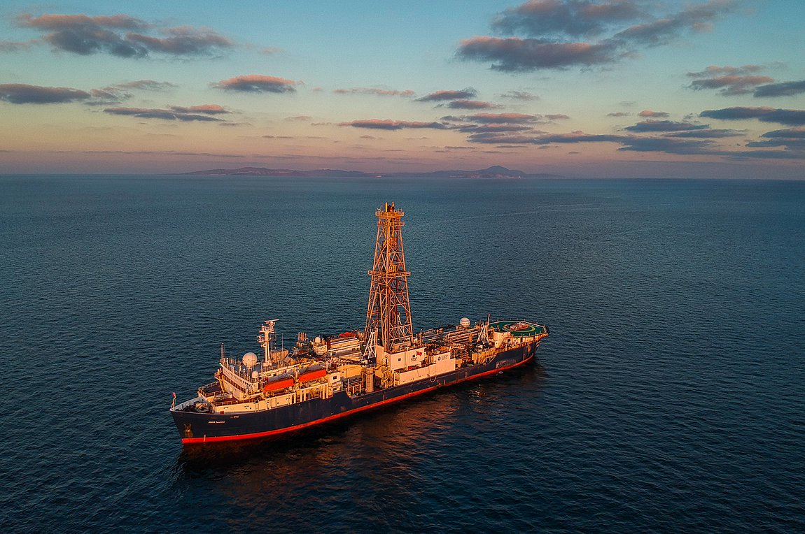 Άγνωστη υποθαλάσσια ηφαιστειακή έκρηξη έφεραν στο φως έρευνες στη Σαντορίνη