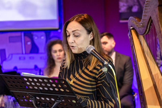 Ελένη Μάρκου αρχαιολόγος μουσειολόγος Μουσείου Κυκλαδίτικης Τέχνης Ελένη Μάρκου αρχαιολόγος μουσειολόγος Μουσείου Κυκλαδίτικης Τέχνης