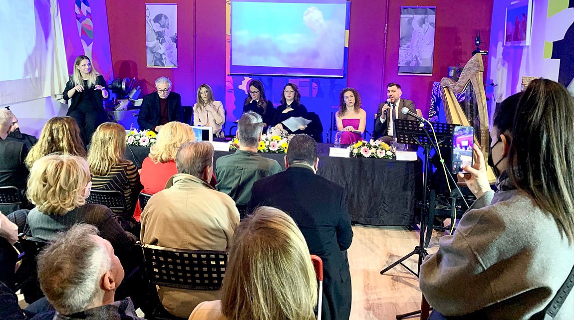 «Εκ Βακχείας Μονογένεση»: Η πρώτη προσβάσιμη ποιητική συλλογή από την Σοφία Δευτερίγου