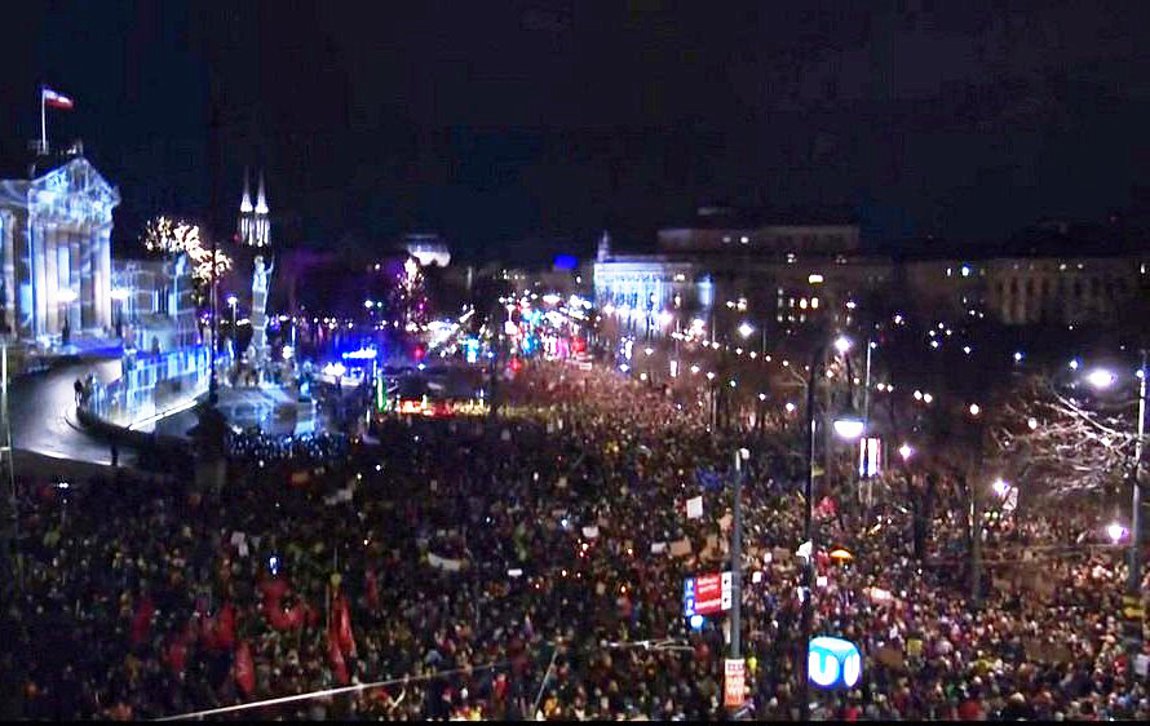 Αυστρία: Ογκώδεις διαδηλώσεις κατά της ακροδεξιάς στη Βιέννη και άλλες πόλεις – Βίντεο