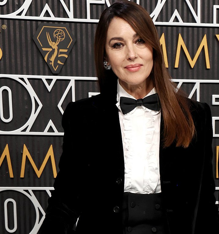 Η Monica Bellucci φόρεσε ένα διαχρονικό outfit – Ιδανικό για κάθε ηλικία