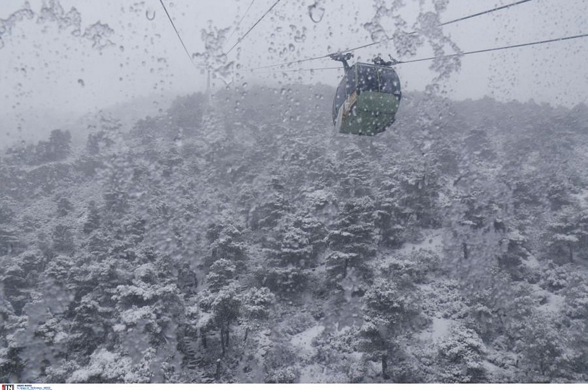 Κακοκαιρία «Avgi»: Εγκλωβίστηκαν οδηγοί στην Πάρνηθα – Επιχείρηση της Πυροσβεστικής