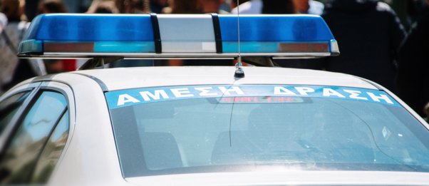 Πυροβολισμοί στο Ηράκλειο: Γάζωσαν αυτοκίνητο με καλάσνικοφ - Ένας τραυματίας