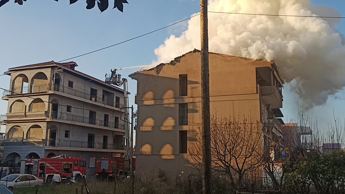 Πυρκαγιά σε σπίτι στο Αγρίνιο – ΒΙΝΤΕΟ