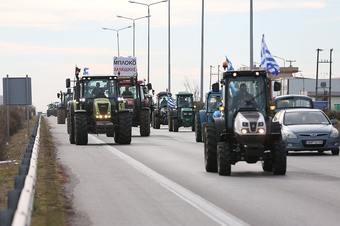 Χαλκιδική: Άνοιξε η Μουδανιών – Αποχωρούν τα τρακτέρ από το Λάκκωμα