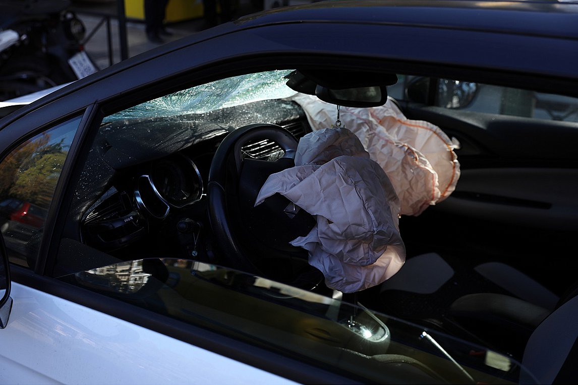 Θεσσαλονίκη: Αυτοκίνητο καρφώθηκε σε τοίχο – Νεκρός ο οδηγός