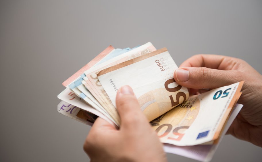 ΕΛΣΤΑΤ: Στα 39,61 δισ. ευρώ αυξήθηκαν τα εισοδήματα των νοικοκυριών το δ' τρίμηνο του 2023