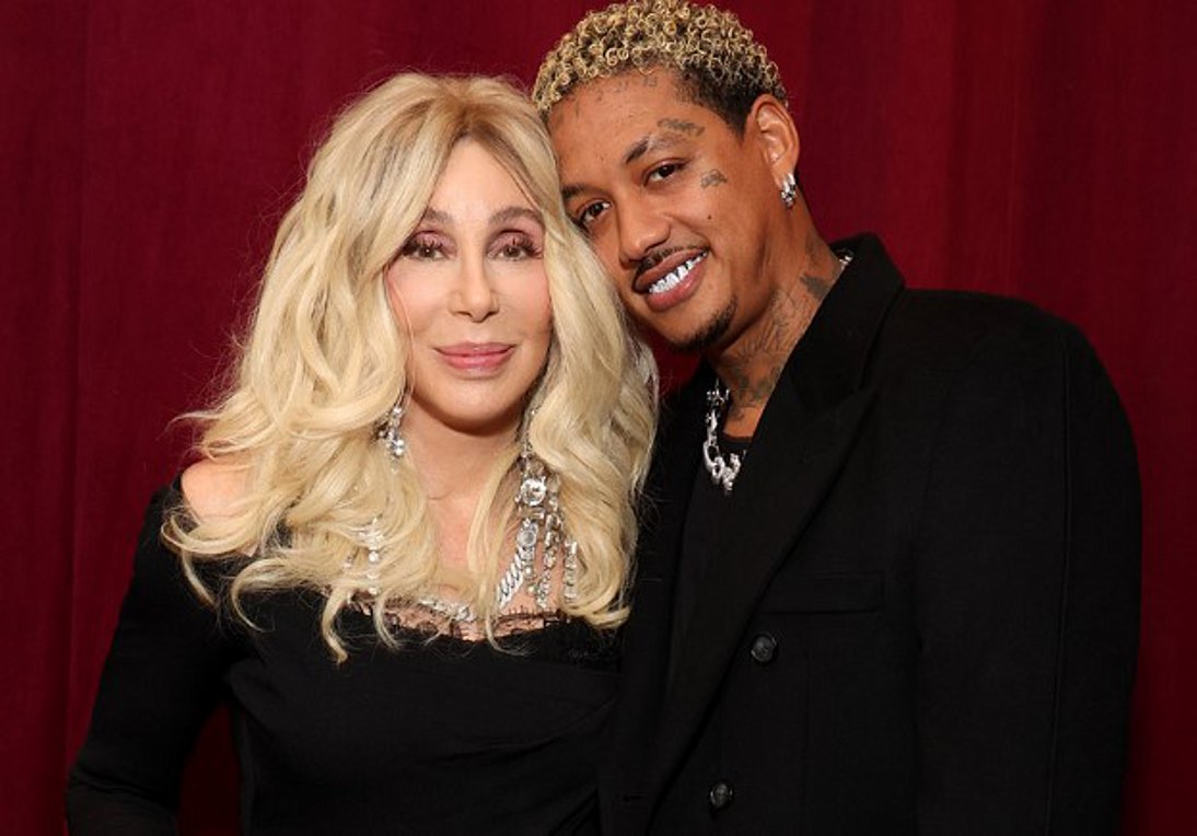 Cher-ished: Η Cher φόρεσε το τζιν παντελόνι που θέλουμε όλες