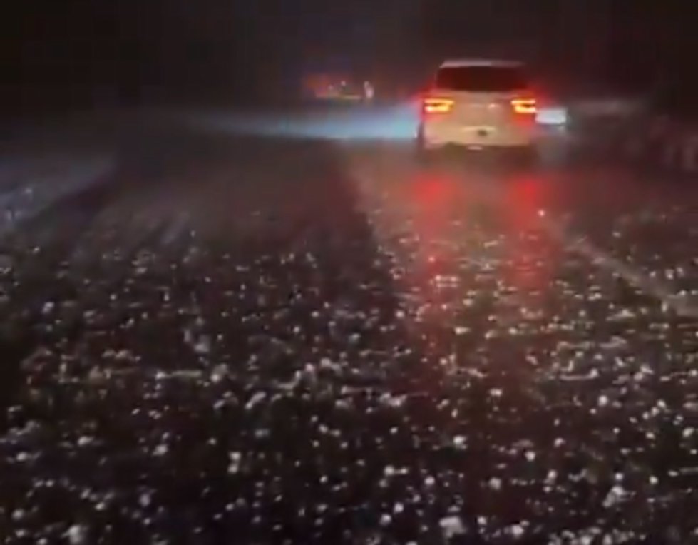 Χαλάζι, βροχές και πλημμύρες άλλαξαν το πρόσωπο του Άμπου Ντάμπι