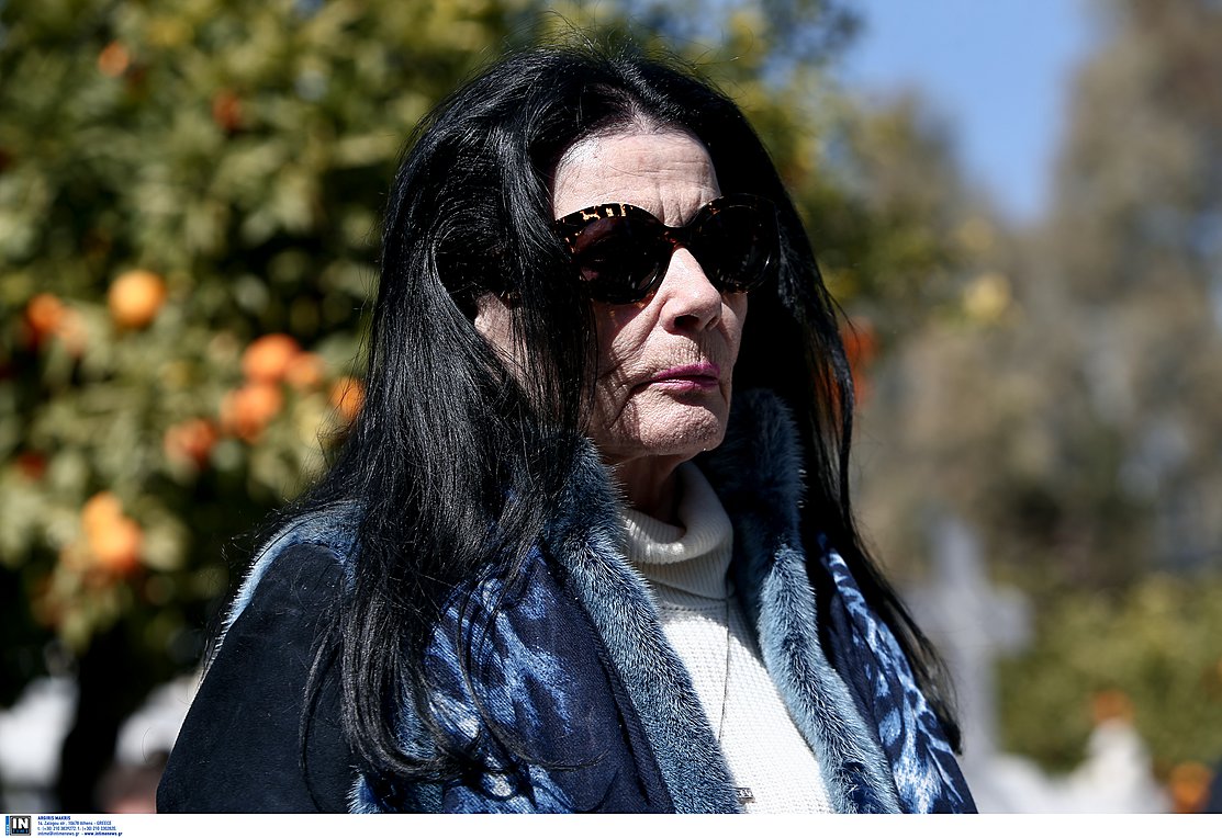 Στο νοσοκομείο η Ζωζώ Σαπουντζάκη – Τα νεότερα για την υγεία της – ΒΙΝΤΕΟ