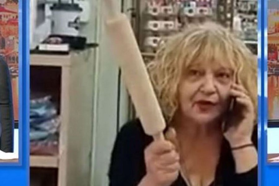 «Τον αιφνιδίασα...»: Ιδιοκτήτρια μίνι μάρκετ περιγράφει πώς έδιωξε με τον πλάστη τον ληστή με το μαχαίρι