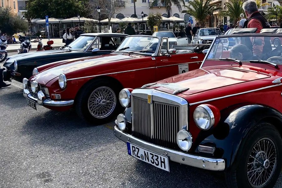 3ο Ιστορικό Ράλλυ Τρίπολης: Αυτοκίνητα εποχής τράβηξαν τα βλέμματα στο Ναύπλιο - Βίντεο