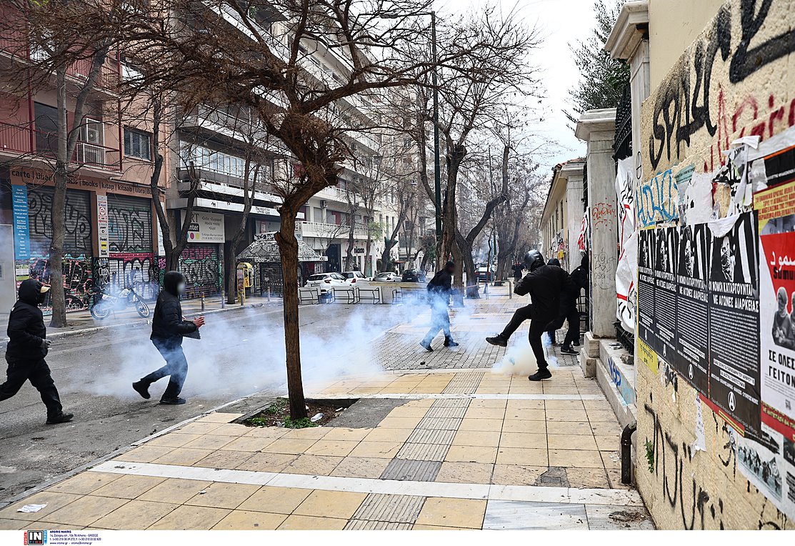 Αθήνα: 8 συλλήψεις και 15 προσαγωγές από τα επεισόδια στις σημερινές συγκεντρώσεις