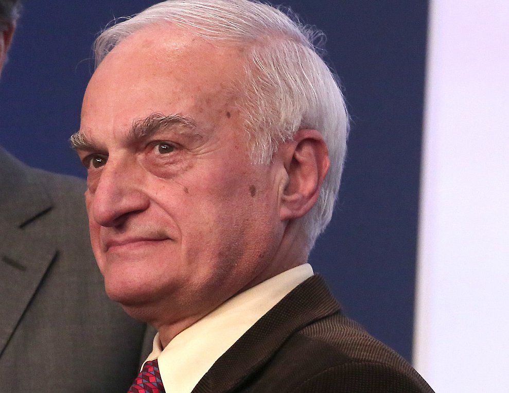 Μανώλης Mαυρομμάτης: Υποβλήθηκε σε τραχειοστομία μετά την προσπάθεια αποσωλήνωσης