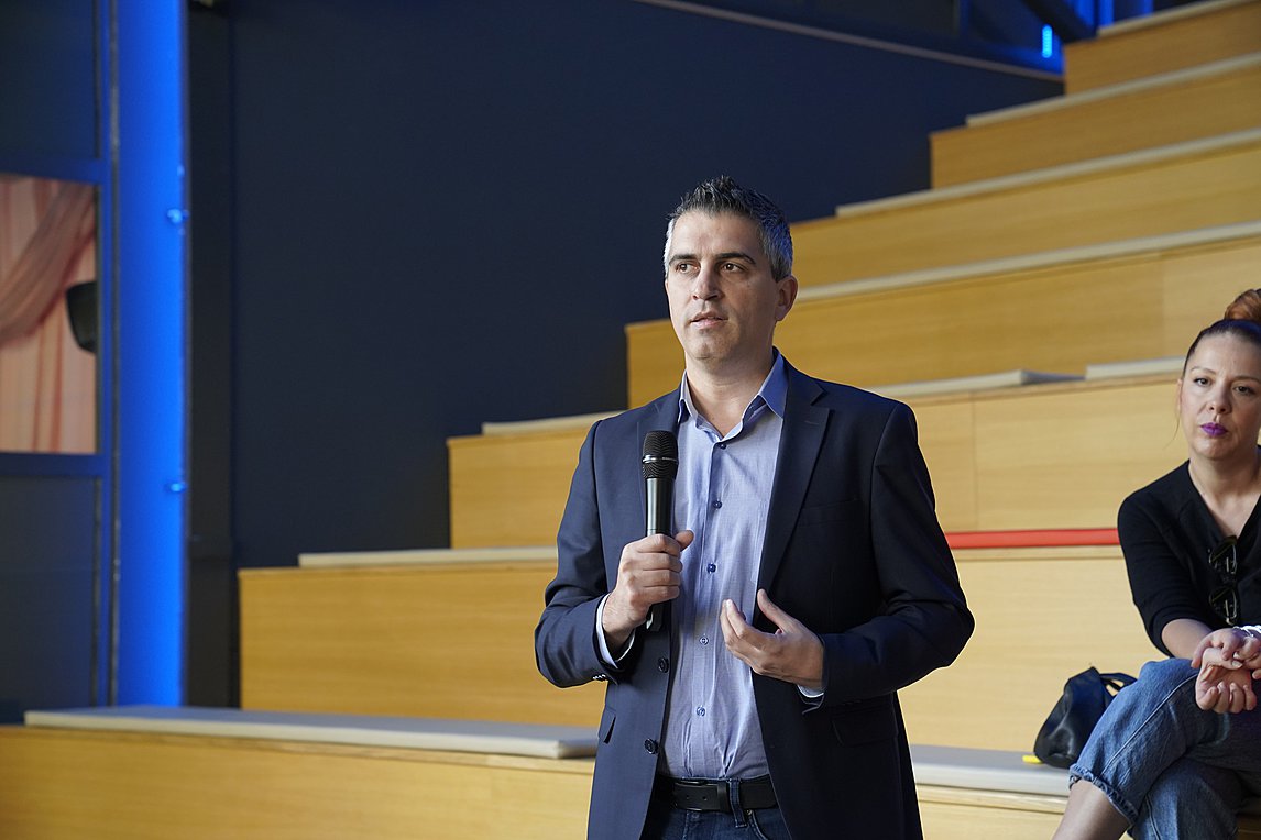 Xρίστος Δήμας: Ταινίες προσβάσιμες σε άτομα με προβλήματα ακοής ή όρασης